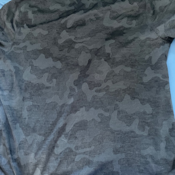 Zella t shirt - Picture 1 of 3